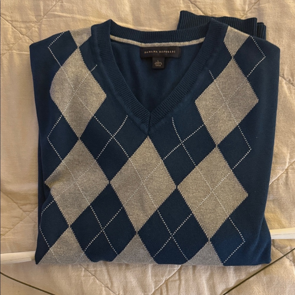 Banana Republic Men's V-Neck Sweater in Blue and Gray Argyle